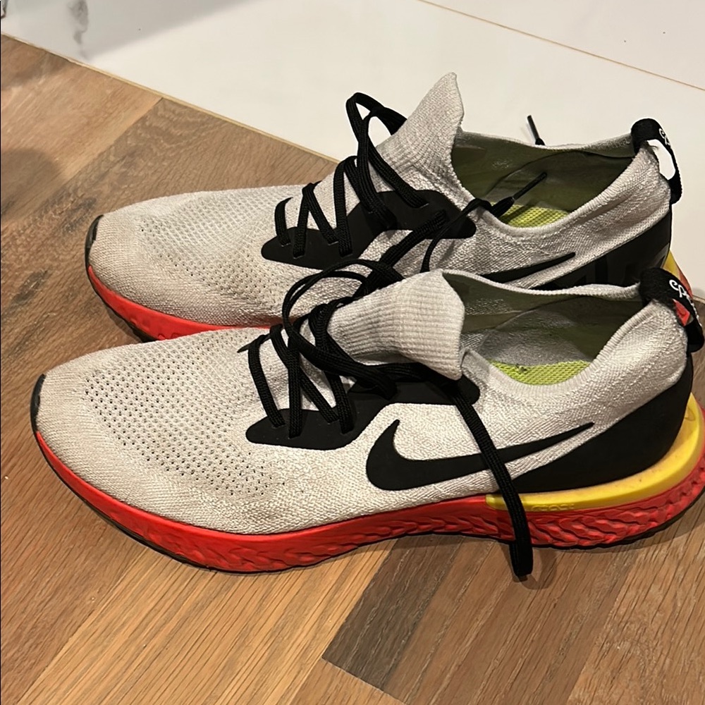 Nike Men's Black and Red Athletic Shoes
